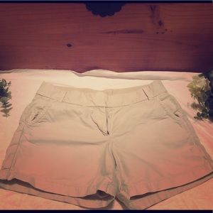 Women's khaki short